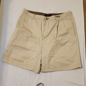 TOMMY HILFIGER Men’s 36 Pleated Khaki Shorts